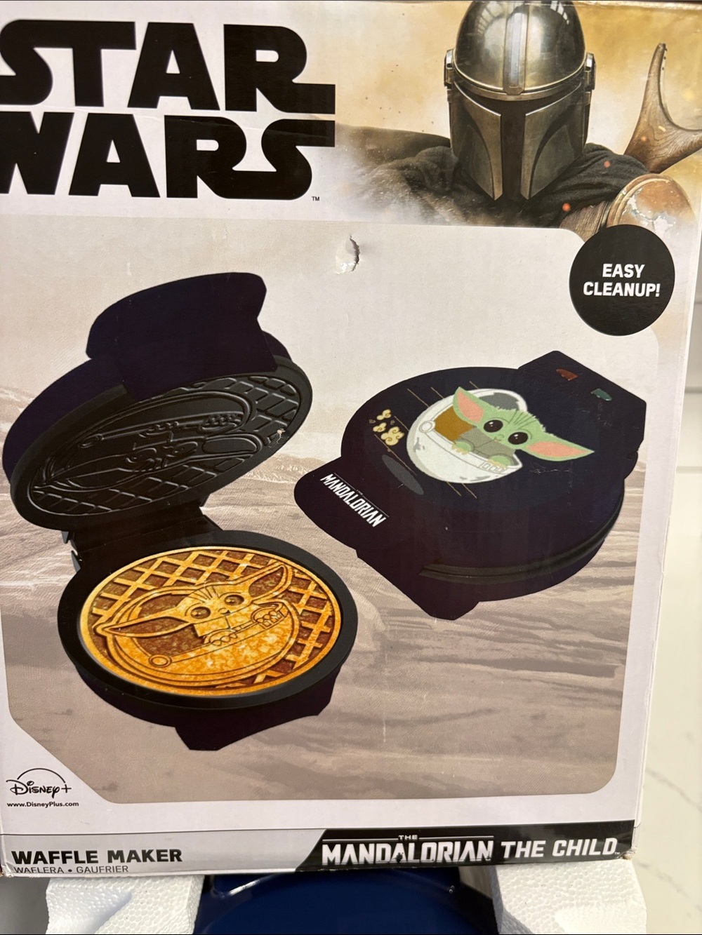 Star Wars Mandalorian Navy Waffle Maker with Green Grogu Artwork - Picture 4 of 5